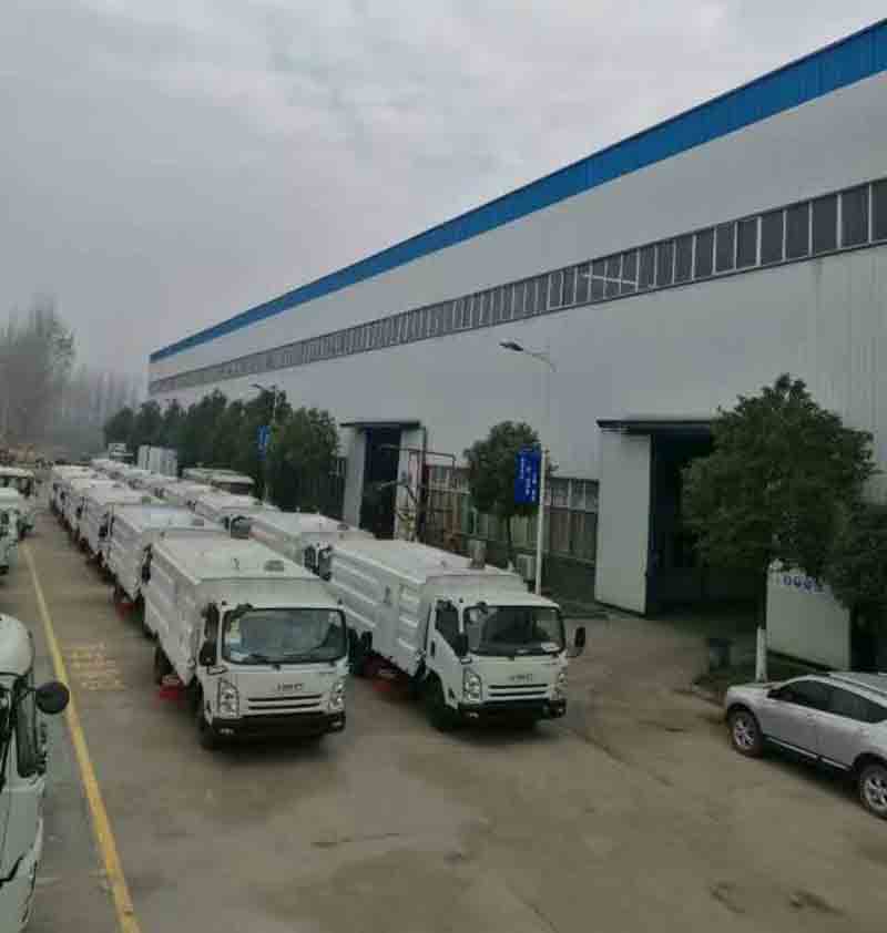 程力汽車江鈴國(guó)五掃路車17臺(tái)發(fā)往一線城市